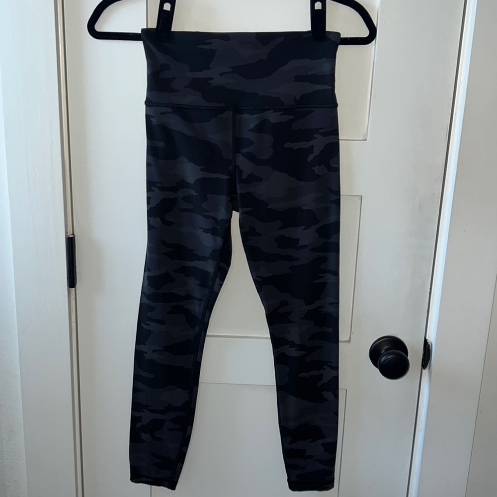 Athleta Elation Camo 7/8 Tight Leggings